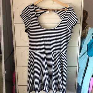 AE summer dress with cute back cut out!